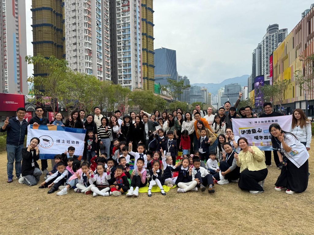 林靜雯校長現任九龍城浸信會幼稚園及九龍城浸信會嘉福幼稚園校長。從中學時期做義工開始,她便與孩子結下深厚緣分。多年來,她由前線老師、主任,一步一步走到校長崗位,今日帶領兩間幼稚園團隊,推動課程優化、家庭教育和家校同行,讓孩子在幼年階段建立品格、關係和探索世界的能力。