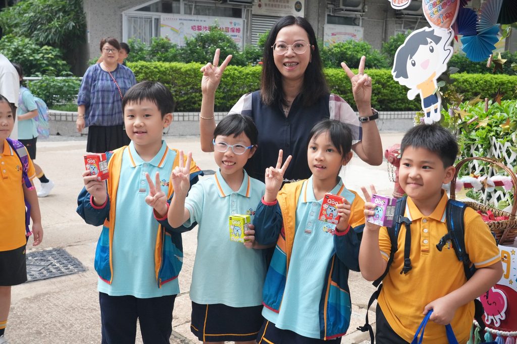 一所學校,可以只是上課、考試、升班的地方;也可以成為孩子認識自己、學習關心別人,並相信人生仍有很多可能的起點。對沙田循道衛理小學朱敏娟校長而言,教育從來不只是把知識交到學生手上,也不是單純協助他們考得更好、升得更高。她更在意的是,孩子在成長路上,是否知道自己被愛、被看見,是否相信自己有價值。