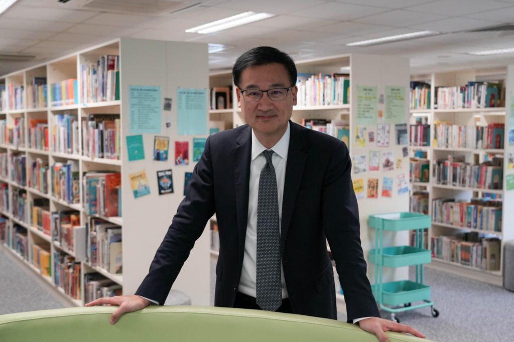 香港教育向來離不開成績、升學與公開試，但可風中學（嗇色園主辦）譚在能校長，更希望家長和社會看見學校更完整的一面。對他而言，學校不只是讀書和考試的地方，更是學生建立品格、探索興趣、學習與人相處、認識未來世界的重要場域。