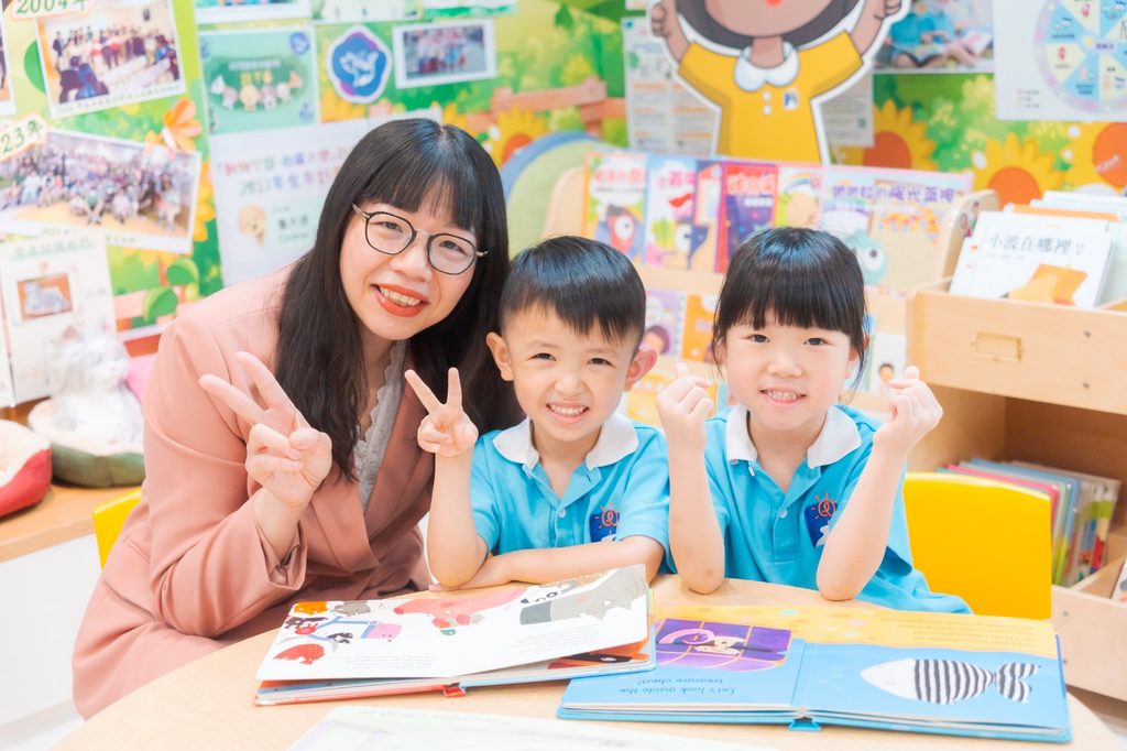 孩子走進幼稚園,很多時是第一次離開家庭,踏進一個小小的社會。對基督教樂道幼稚園何敏茵校長來說,幼兒教育從來不只是照顧孩子、教會知識,而是在零至六歲這段關鍵時期,讓孩子感受到被愛、被尊重,也學會尊重別人。