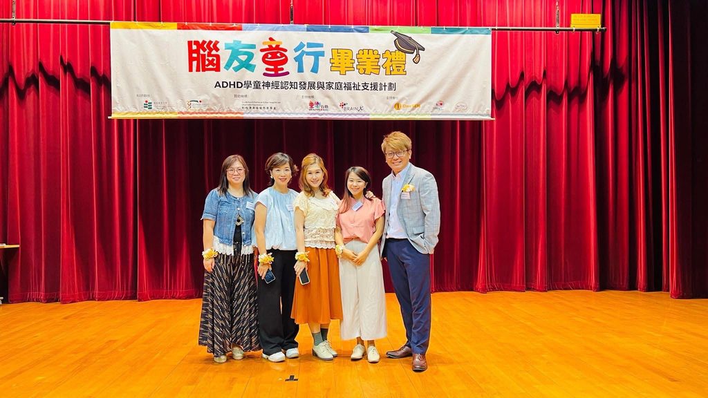 每一個家庭踏上 SEN 照顧之路,都有自己的故事;而曾偉延 Jacob 的故事,始於父親這個身分。因為親身經歷,他明白家長尋找資源時的徬徨,也看見不少基層家庭在照顧壓力下苦苦支撐。這些經驗促使他創辦 OneSEN,希望為 SEN 家庭連結資訊、資源與同行者,讓家長在孩子成長的路上,不必獨自摸索。這是一位父親的生命經歷,也逐漸成為一場由家長出發、走向社會的教育行動。