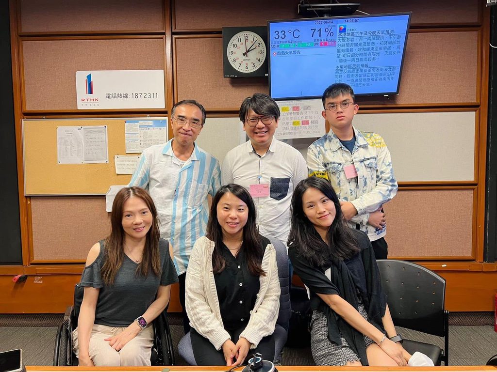 每一個家庭踏上 SEN 照顧之路,都有自己的故事;而曾偉延 Jacob 的故事,始於父親這個身分。因為親身經歷,他明白家長尋找資源時的徬徨,也看見不少基層家庭在照顧壓力下苦苦支撐。這些經驗促使他創辦 OneSEN,希望為 SEN 家庭連結資訊、資源與同行者,讓家長在孩子成長的路上,不必獨自摸索。這是一位父親的生命經歷,也逐漸成為一場由家長出發、走向社會的教育行動。