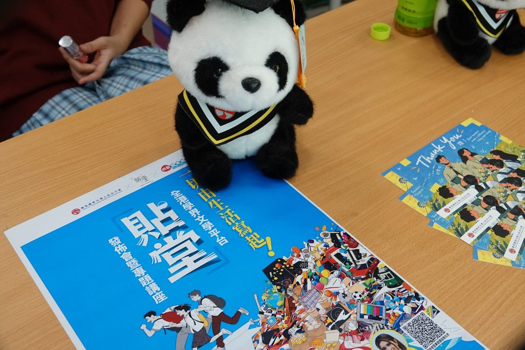 在人人都能請AI代寫、代改、代想點子的年代，閱讀和寫作還剩下甚麼位置？這個問題，聽起來像是科技問題，實際上卻很教育，也很關乎成長。因為一個孩子願不願意讀一篇文章、肯不肯寫下自己的經歷，從來不只是語文能力的事，還關係到他如何理解自己、如何面對世界。