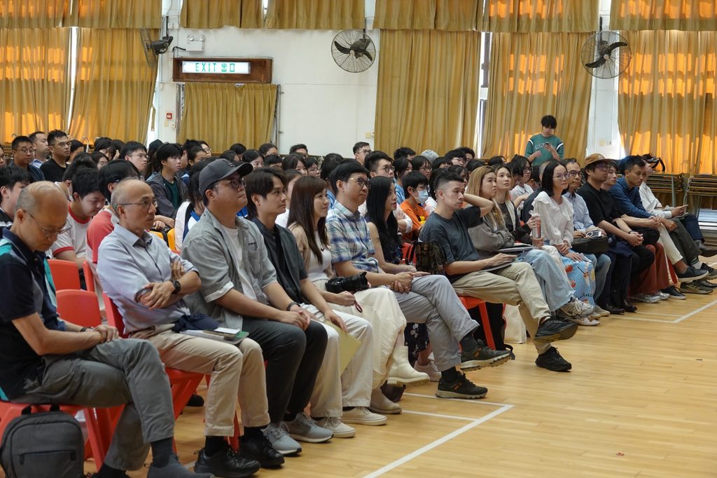 在人人都能請AI代寫、代改、代想點子的年代，閱讀和寫作還剩下甚麼位置？這個問題，聽起來像是科技問題，實際上卻很教育，也很關乎成長。因為一個孩子願不願意讀一篇文章、肯不肯寫下自己的經歷，從來不只是語文能力的事，還關係到他如何理解自己、如何面對世界。