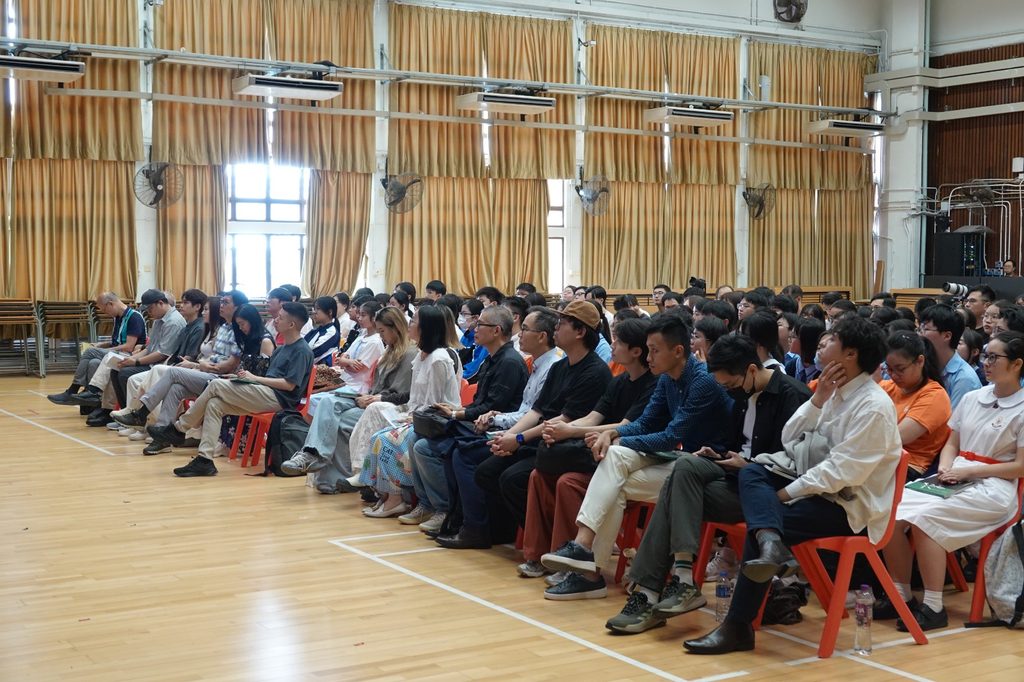 在人人都能請AI代寫、代改、代想點子的年代，閱讀和寫作還剩下甚麼位置？這個問題，聽起來像是科技問題，實際上卻很教育，也很關乎成長。因為一個孩子願不願意讀一篇文章、肯不肯寫下自己的經歷，從來不只是語文能力的事，還關係到他如何理解自己、如何面對世界。